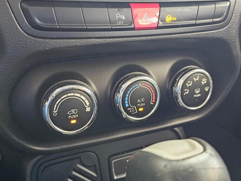Jeep Renegade Sport 1.8 4x2 Flex 16V Aut.