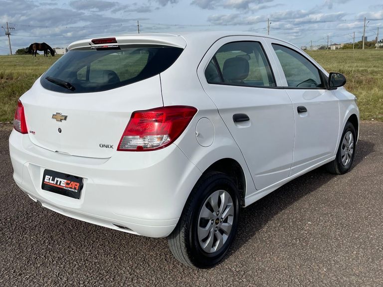 Chevrolet ONIX HATCH LS 1.0 8V FlexPower 5p Mec.