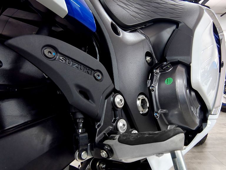 SUZUKI GSX 1300-R HAYABUSA