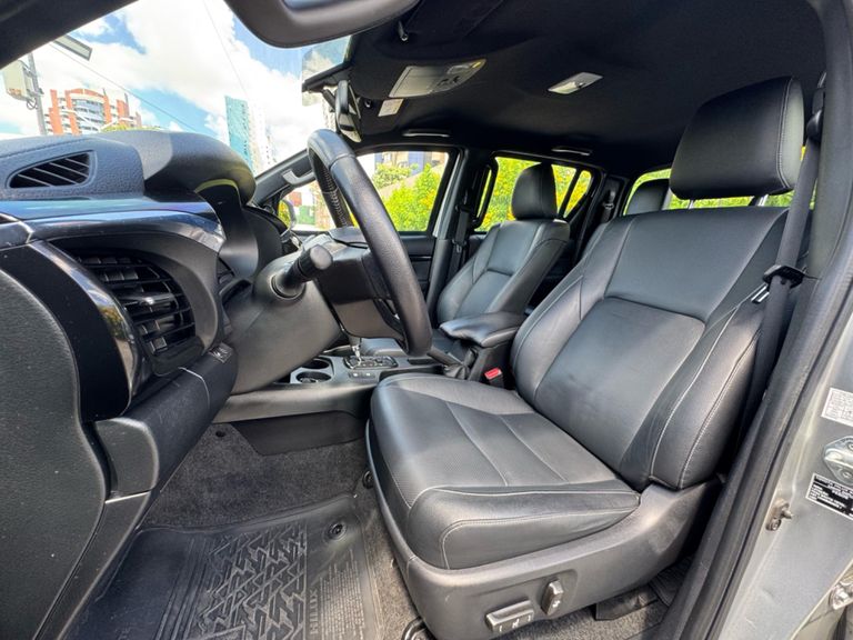 Toyota Hilux CD SRX 4x4 2.8 TDI 16V Diesel Aut.
