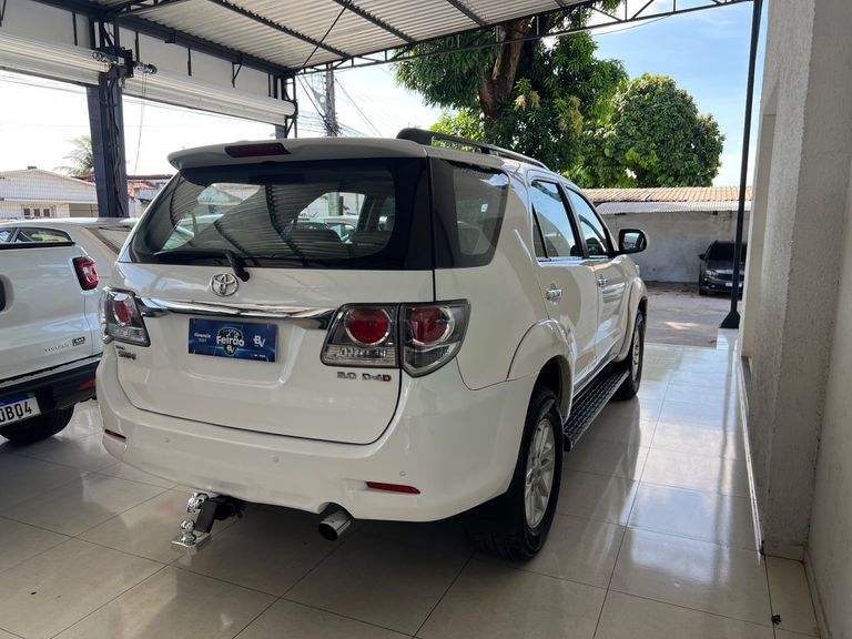Toyota Hilux SW4 SR D4-D 4x4 3.0 TDI Dies. Aut