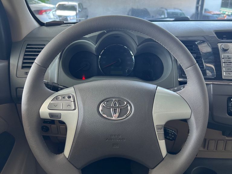 Toyota Hilux SW4 SR D4-D 4x4 3.0 TDI Dies. Aut