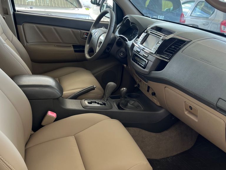 Toyota Hilux SW4 SR D4-D 4x4 3.0 TDI Dies. Aut