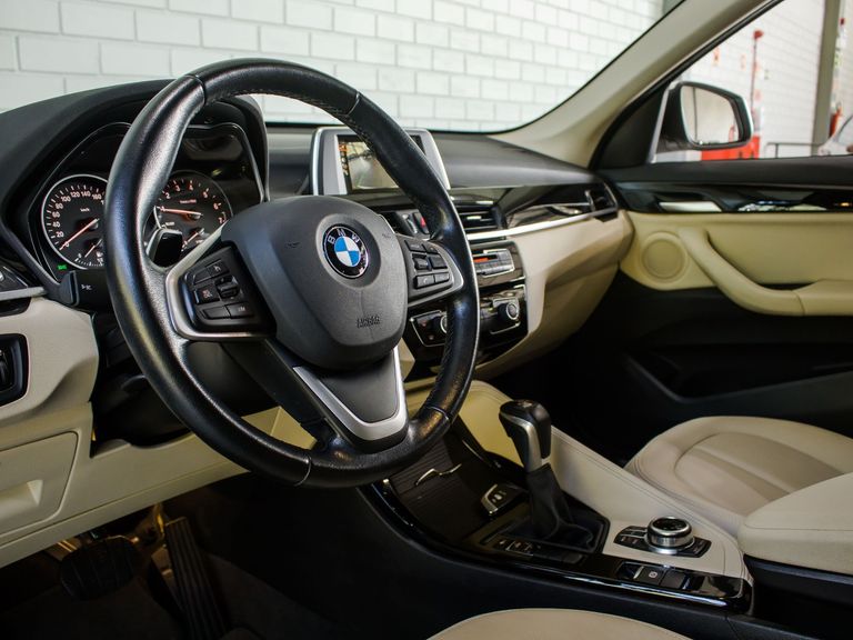 BMW X1 SDRIVE 20i X-Line 2.0 TB Active Flex