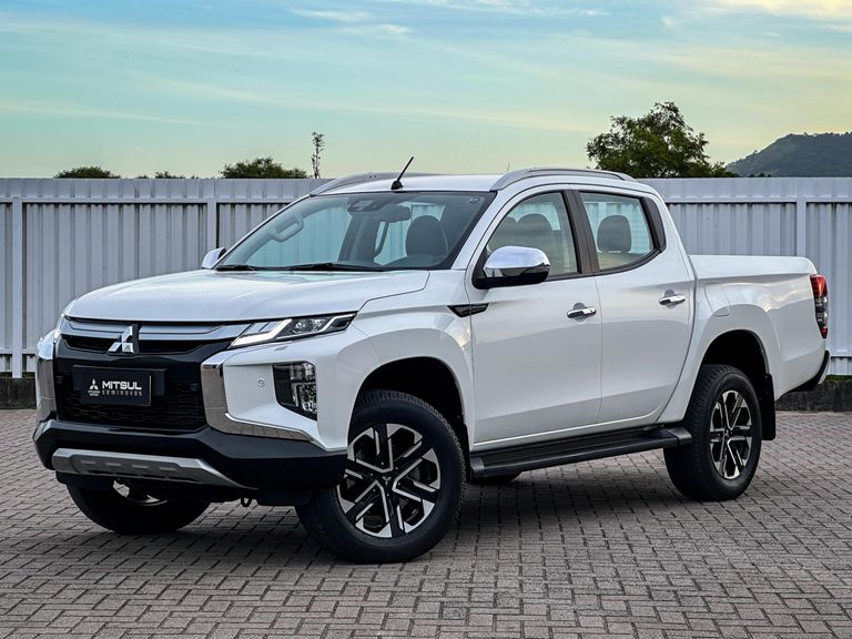 Mitsubishi L200 Triton Sport HPE-S 2.4 CD Dies. Aut