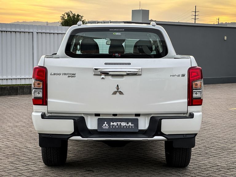 Mitsubishi L200 Triton Sport HPE-S 2.4 CD Dies. Aut