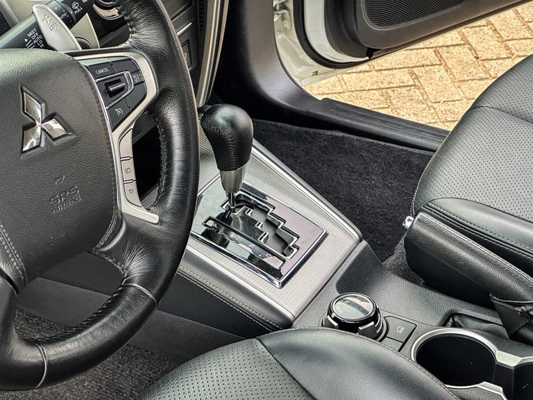 Mitsubishi L200 Triton Sport HPE-S 2.4 CD Dies. Aut