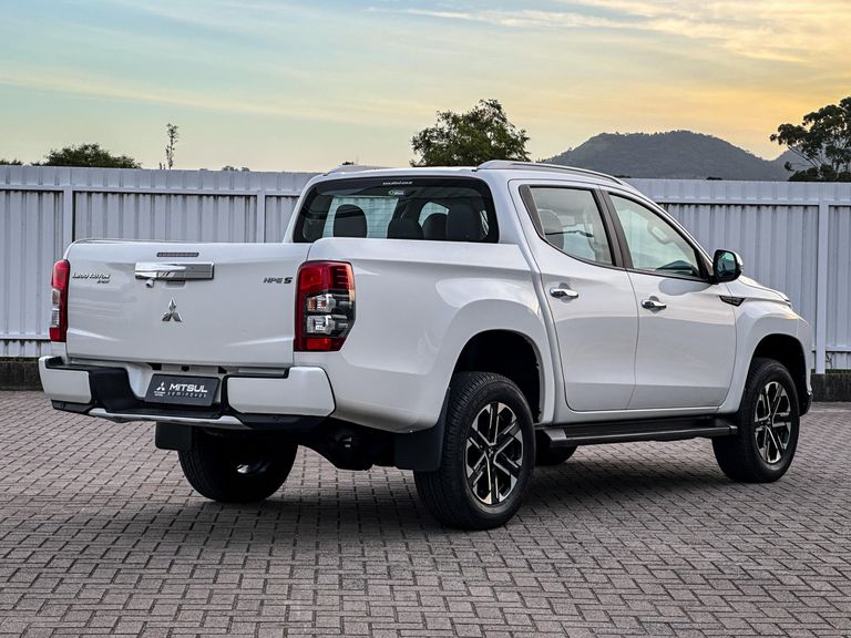Mitsubishi L200 Triton Sport HPE-S 2.4 CD Dies. Aut