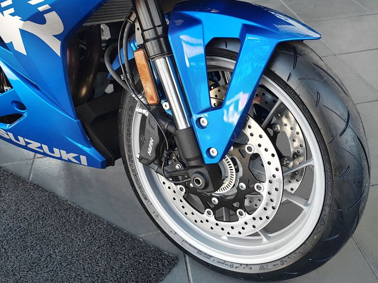 SUZUKI GSX-8R