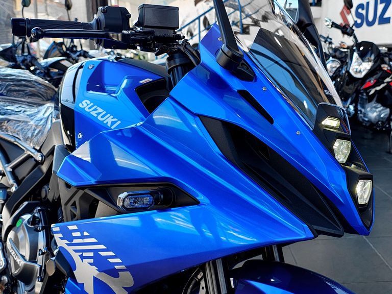 SUZUKI GSX-8R