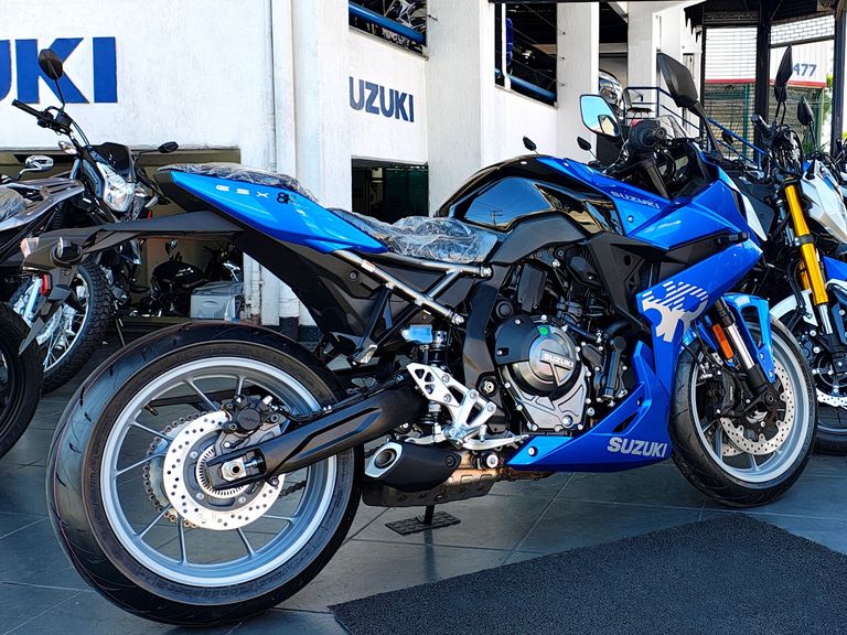 SUZUKI GSX-8R