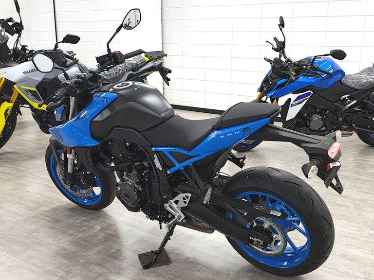 SUZUKI GSX-8S