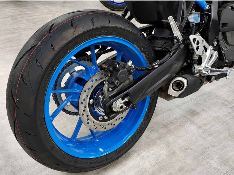 SUZUKI GSX-8S