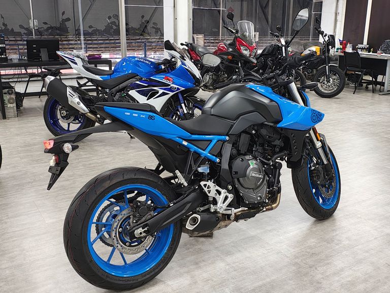 SUZUKI GSX-8S