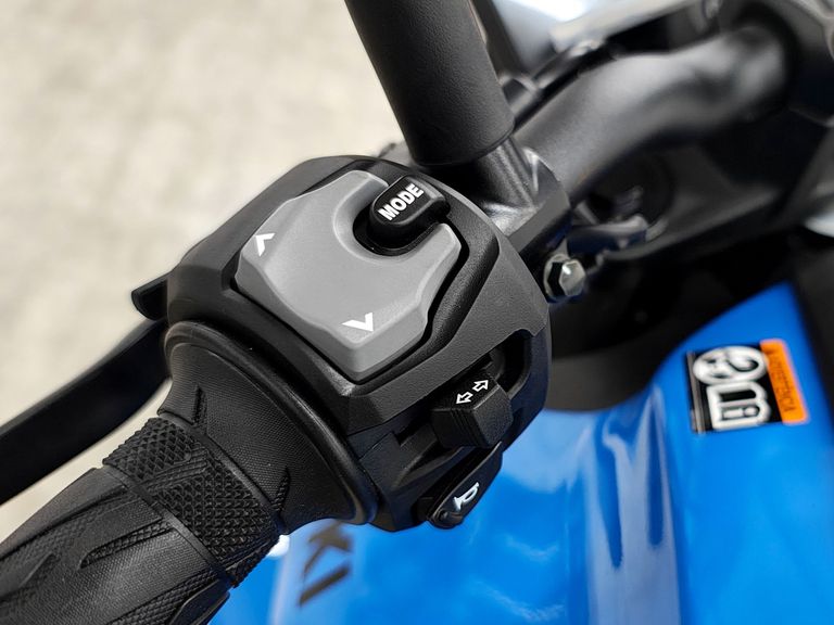 SUZUKI GSX-8S