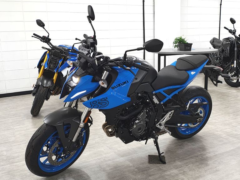 SUZUKI GSX-8S