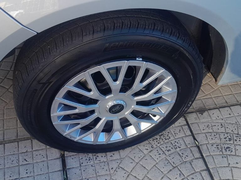Ford Fiesta Sedan SE 1.6 8V Flex 4p