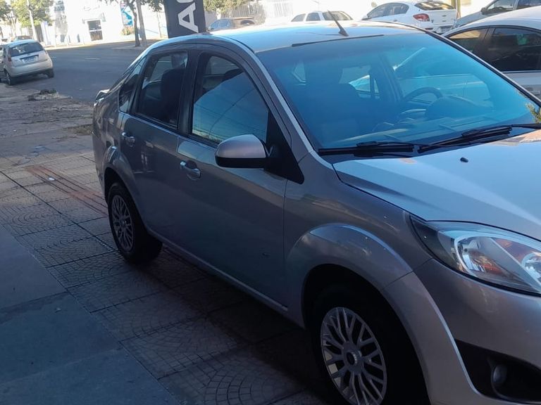 Ford Fiesta Sedan SE 1.6 8V Flex 4p