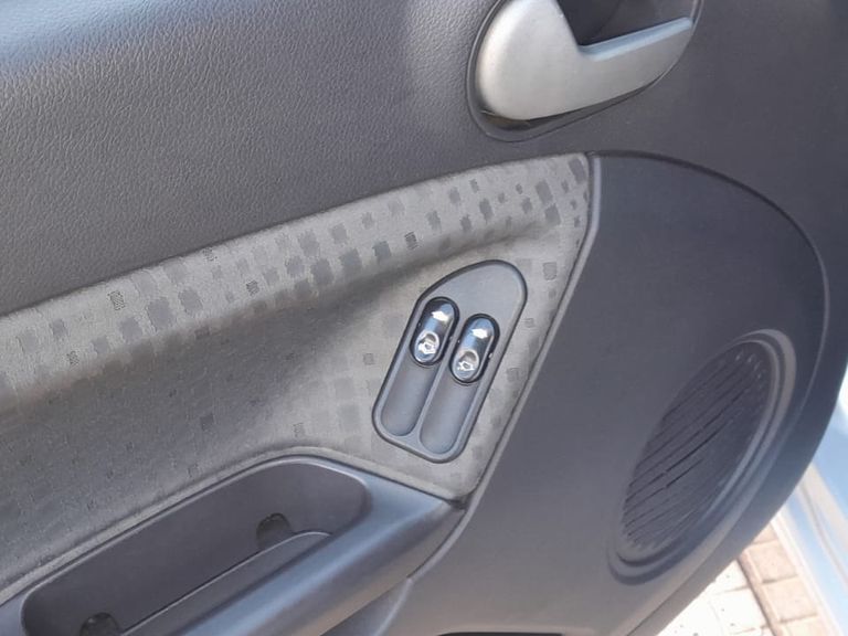 Ford Fiesta Sedan SE 1.6 8V Flex 4p