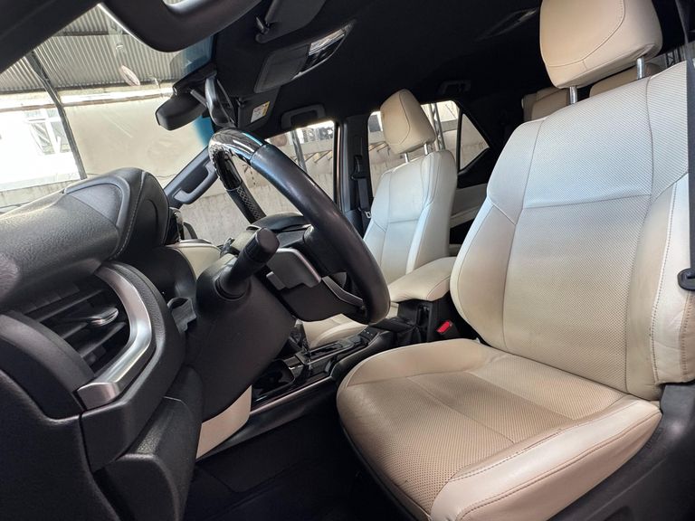 Toyota Hilux SW4 Diamond 2.8 TB 4x4 Die. Aut.