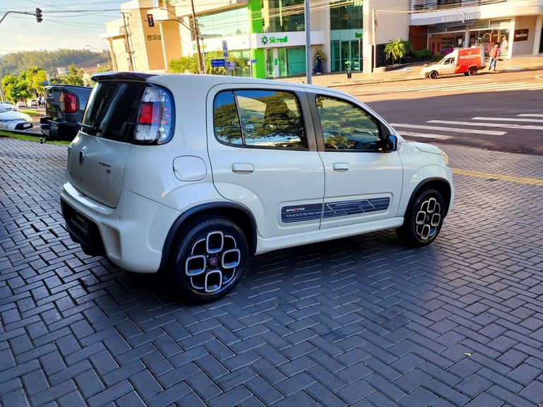 Fiat UNO SPORTING Dualogic 1.4 EVO Flex 8V 4p
