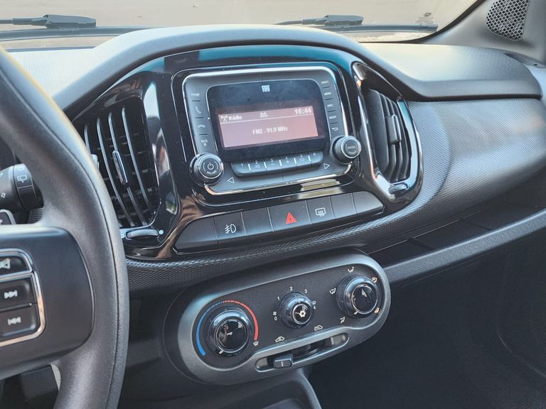 Fiat UNO SPORTING Dualogic 1.4 EVO Flex 8V 4p