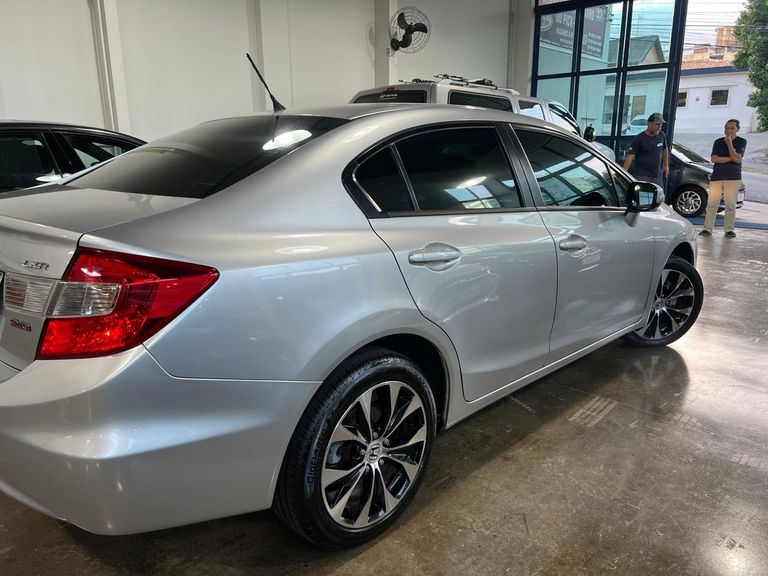 Honda Civic Sedan LXR 2.0 Flexone 16V Aut. 4p