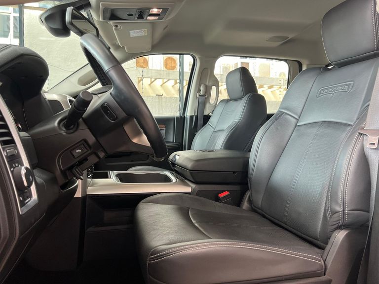 RAM CLASSIC LARAMIE 5.7 CD V8 4X4 Aut.