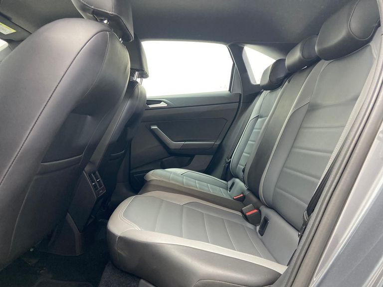 VolksWagen Nivus Highline 1.0 200 TSI Flex Aut.
