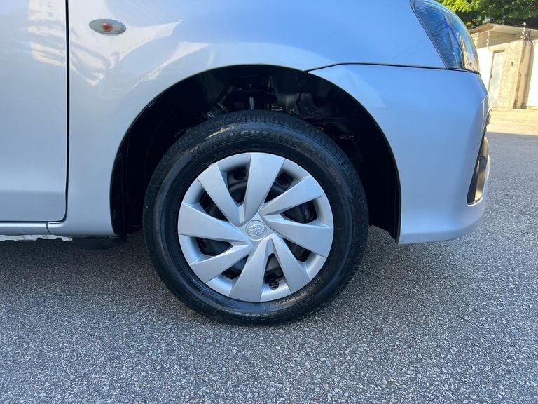 Toyota ETIOS X Plus 1.5 Flex 16V 5p Mec.