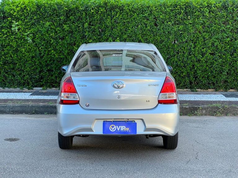 Toyota ETIOS X Plus 1.5 Flex 16V 5p Mec.