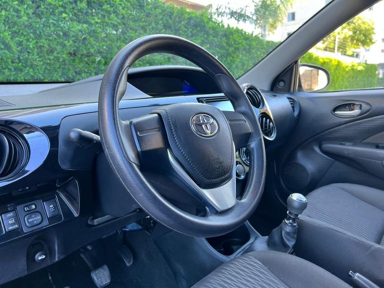 Toyota ETIOS X Plus 1.5 Flex 16V 5p Mec.