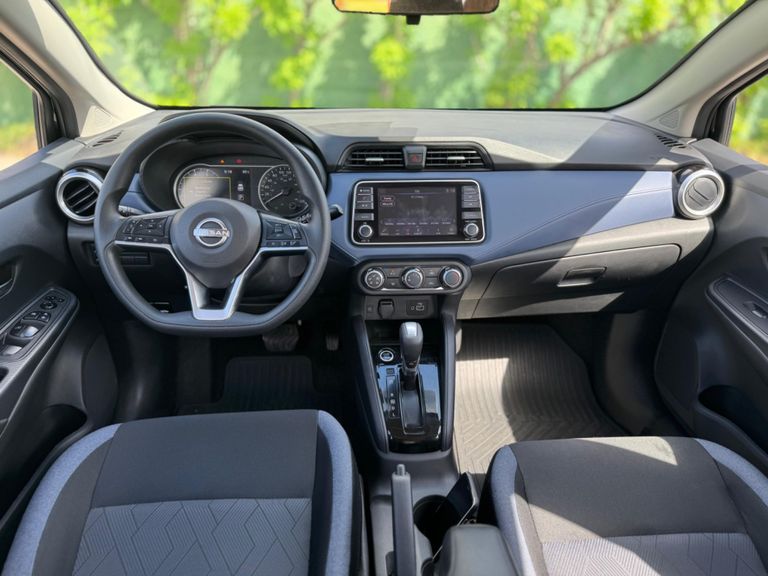 Nissan VERSA Advance 1.6 16V Flex Aut.