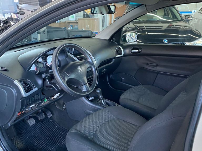 Peugeot 207 XR 1.4 Flex 8V 3p