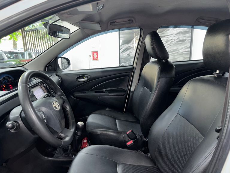 Toyota ETIOS XLS Sedan 1.5 Flex 16V 4p Mec.