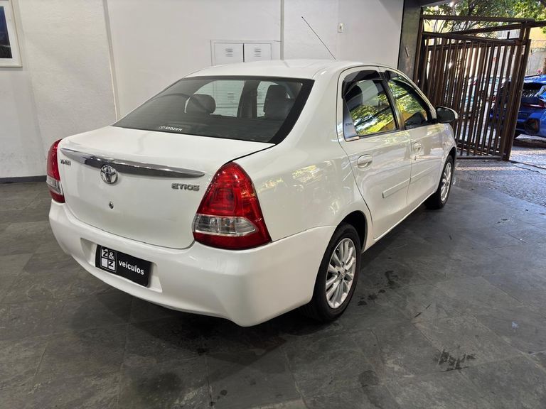 Toyota ETIOS XLS Sedan 1.5 Flex 16V 4p Mec.