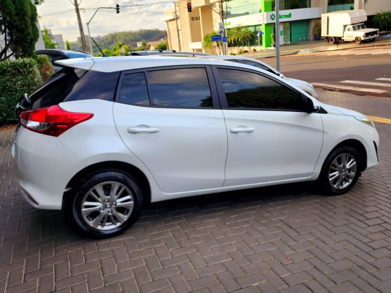 Toyota YARIS XLS Connect 1.5 Flex 16V 5p Aut.