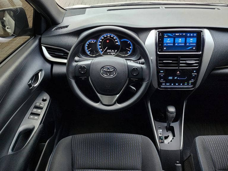 Toyota YARIS XLS Connect 1.5 Flex 16V 5p Aut.