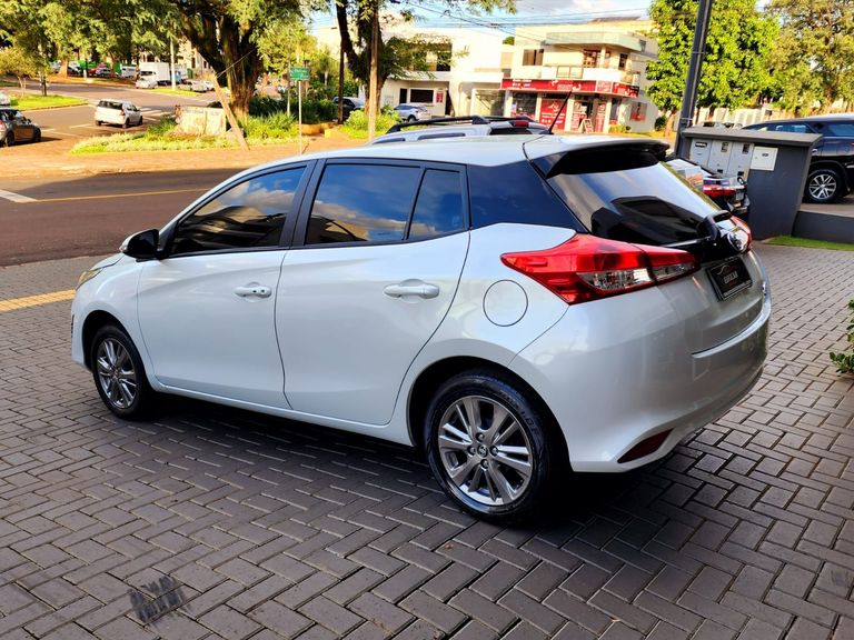 Toyota YARIS XLS Connect 1.5 Flex 16V 5p Aut.