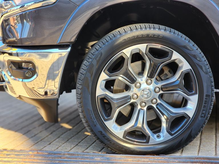 RAM 1500 LIMITED 5.7 CD 4x4 Aut.