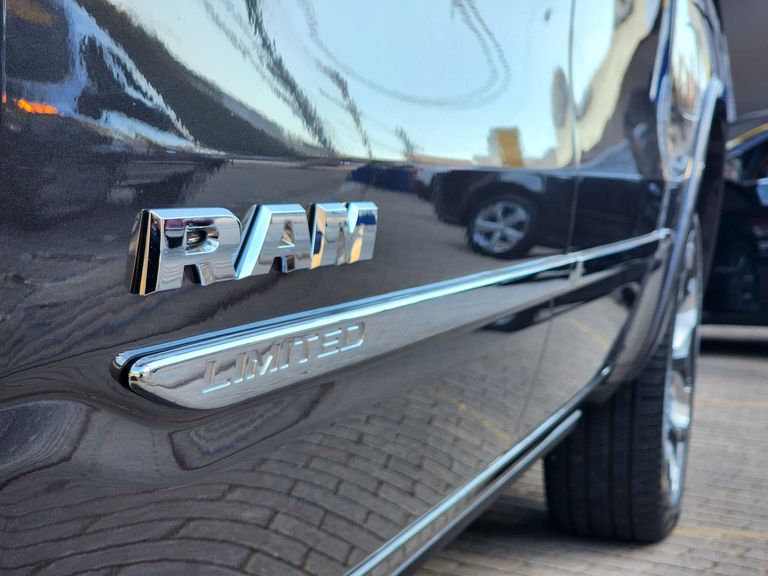RAM 1500 LIMITED 5.7 CD 4x4 Aut.