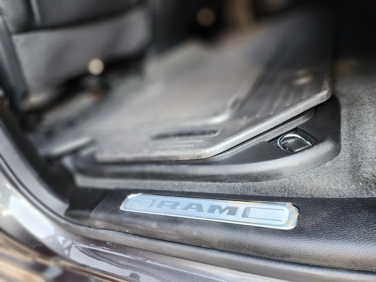 RAM 1500 LIMITED 5.7 CD 4x4 Aut.