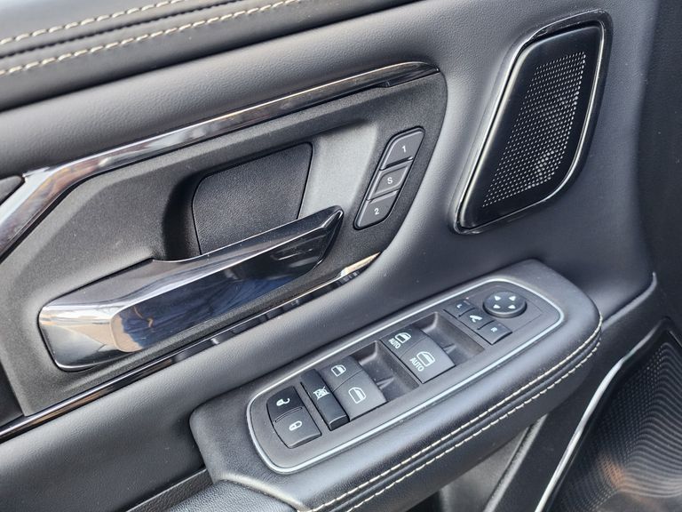 RAM 1500 LIMITED 5.7 CD 4x4 Aut.
