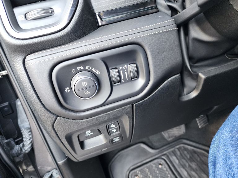 RAM 1500 LIMITED 5.7 CD 4x4 Aut.