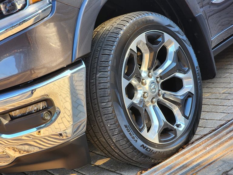 RAM 1500 LIMITED 5.7 CD 4x4 Aut.