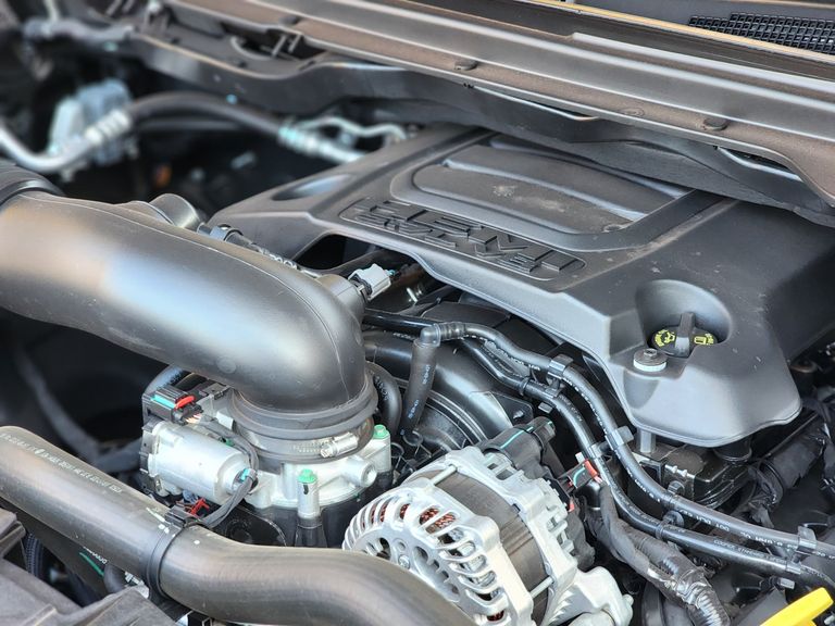 RAM 1500 LIMITED 5.7 CD 4x4 Aut.