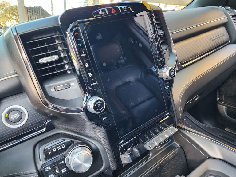 RAM 1500 LIMITED 5.7 CD 4x4 Aut.