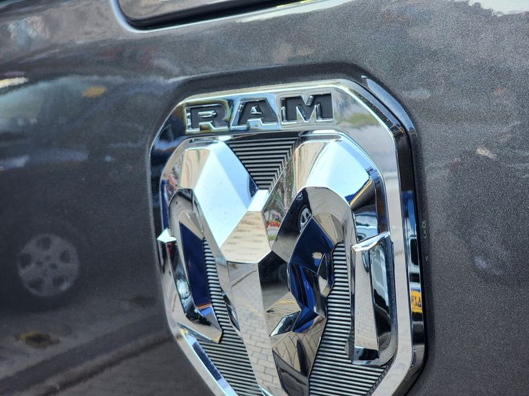 RAM 1500 LIMITED 5.7 CD 4x4 Aut.