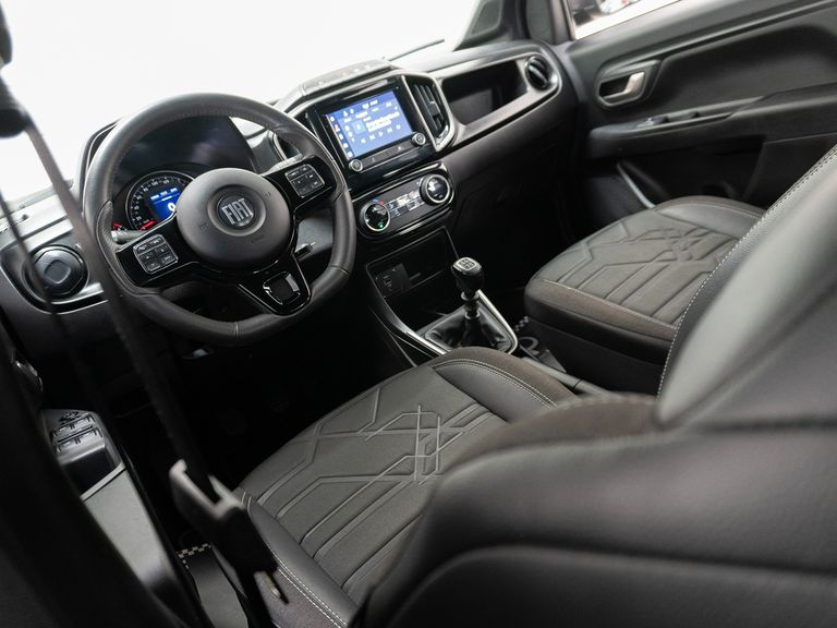 Fiat Strada Volcano 1.3 Flex 8V CD