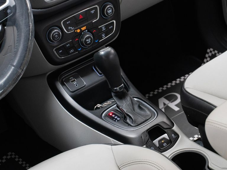 Jeep COMPASS LONGITUDE 2.0 4x2 Flex 16V Aut.